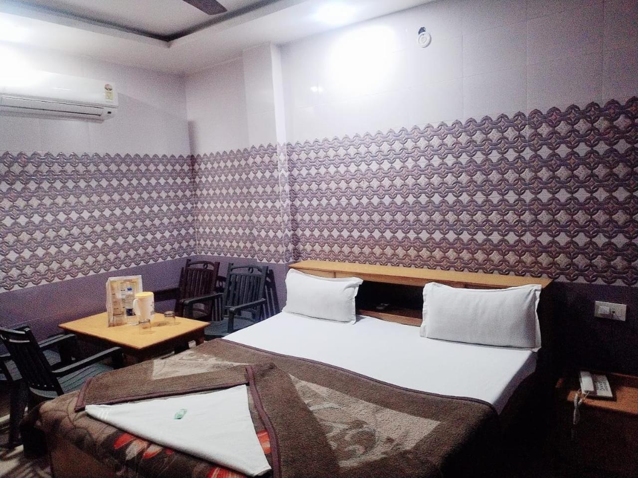 Hotel Vishal Palace Unnāo Kültér fotó