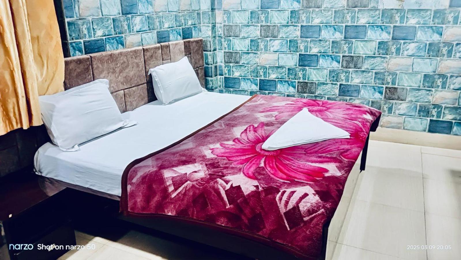 Hotel Vishal Palace Unnāo Kültér fotó